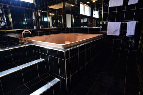 The Crossing Motel - Accommodation Broadbeach 1