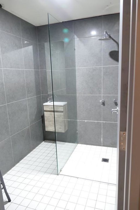 The Crown & Anchor Hotel - Accommodation Broadbeach 1