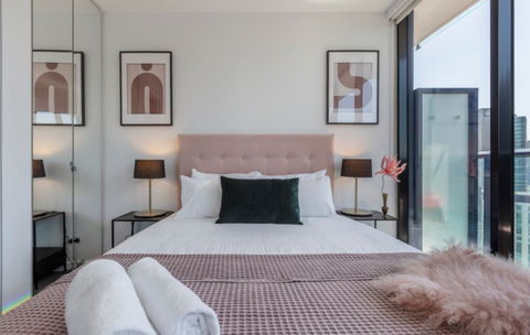 The Crown Of Southbank - Accommodation Broadbeach 3