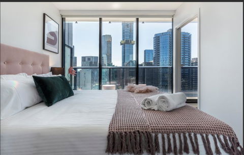 The Crown Of Southbank - Accommodation Broadbeach 2