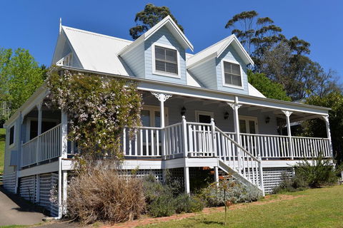 The Doll's House - Charming 2 Bedroom Cottage Just A Short Walk From The Village - Accommodation Broadbeach 0