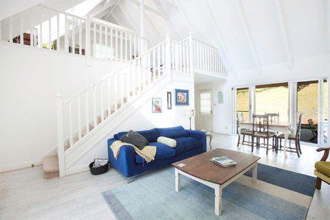 The Doll's House - Charming 2 Bedroom Cottage Just A Short Walk From The Village - Accommodation Broadbeach 3