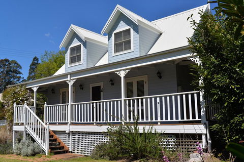 The Doll's House - Charming 2 Bedroom Cottage Just A Short Walk From The Village - Accommodation Broadbeach 1