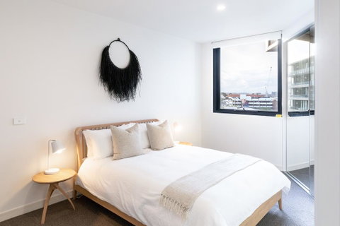 The Edge - Luxurious Waterfront Apartment - Accommodation Broadbeach 3