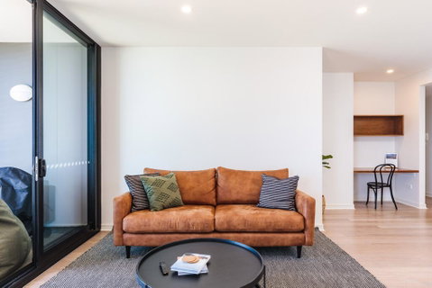 The Edge - Luxurious Waterfront Apartment - Accommodation Broadbeach 1