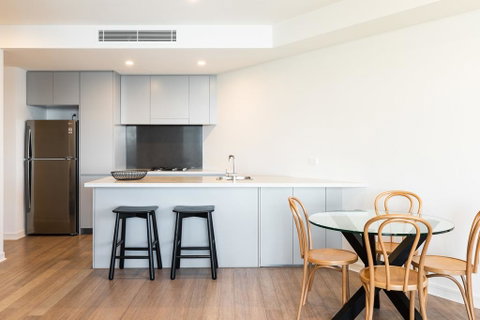 The Edge - Luxurious Waterfront Apartment - Accommodation Broadbeach 2