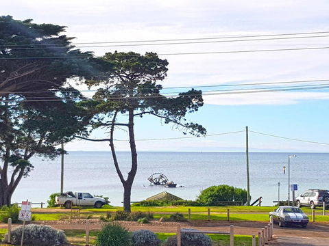 The Esplanade Holiday Home - Accommodation Broadbeach 0