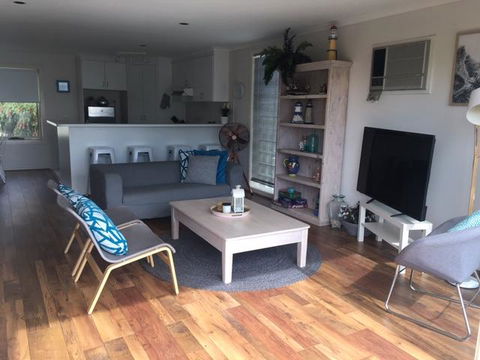 The Esplanade Holiday Home - Accommodation Broadbeach 3