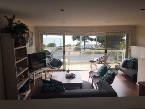 The Esplanade Holiday Home - Accommodation Broadbeach 2