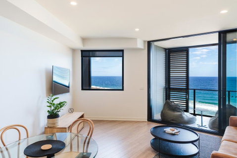 The Edge - Luxurious Waterfront Apartment - Accommodation Broadbeach 0