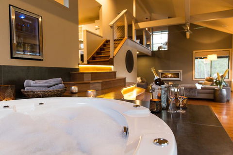 The Edge Villa - Accommodation Broadbeach 0