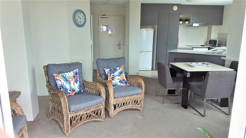 The Emerald Surfers Paradise - Accommodation Broadbeach 2