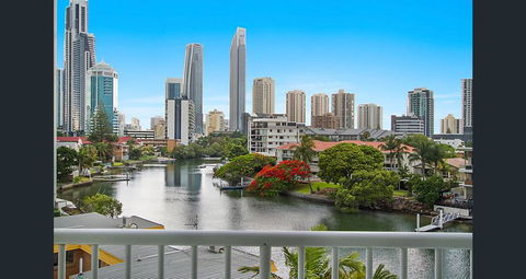 The Emerald Surfers Paradise - Accommodation Broadbeach 1