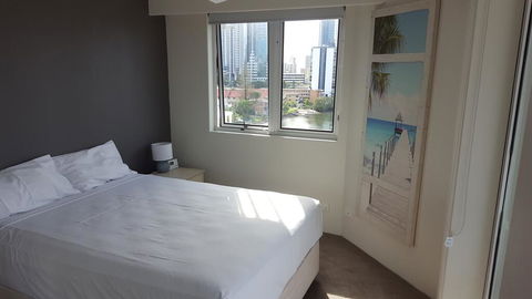 The Emerald Surfers Paradise - Accommodation Broadbeach 3