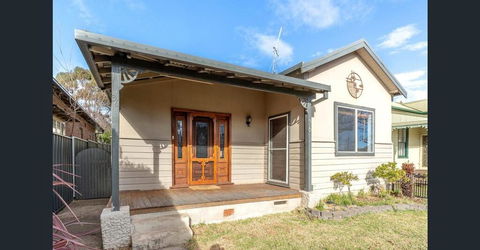The Entertainer - Downtown Orange, Sleeps 11 - Accommodation Broadbeach 1