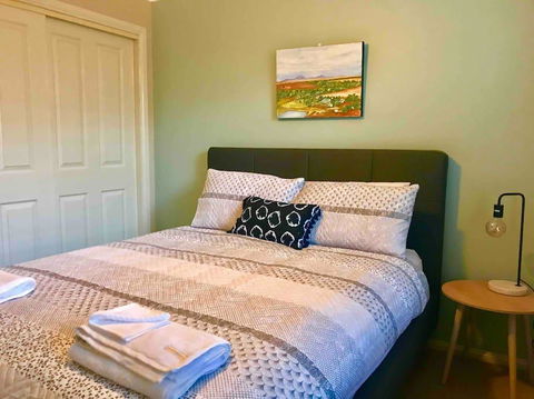 The Entertainer - Downtown Orange, Sleeps 11 - Accommodation Broadbeach 2