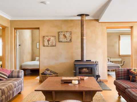 The Farmhouse - Grape Vines And Rolling Green Hills - Accommodation Broadbeach 2