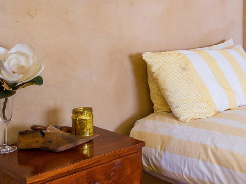 The Farmhouse - Grape Vines And Rolling Green Hills - Accommodation Broadbeach 3