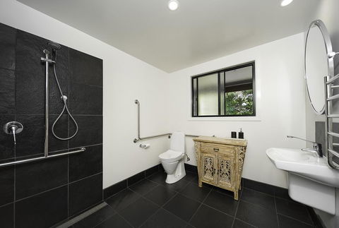 The Figs Byron - Accommodation Broadbeach 3