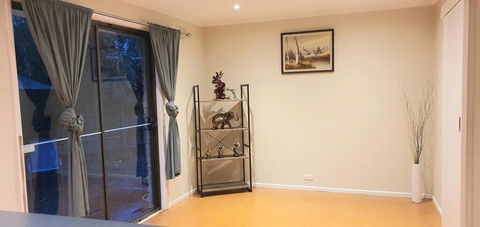 The Flower Homestay - Accommodation Broadbeach 2