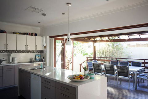 The Fremantle House - Accommodation Broadbeach 0