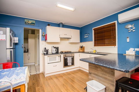 The Gee Beach House - Accommodation Broadbeach 2