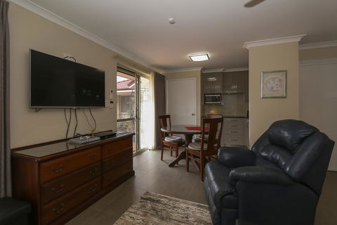 The Good Life B&B - Accommodation Broadbeach 1