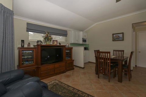 The Good Life B&B - Accommodation Broadbeach 3