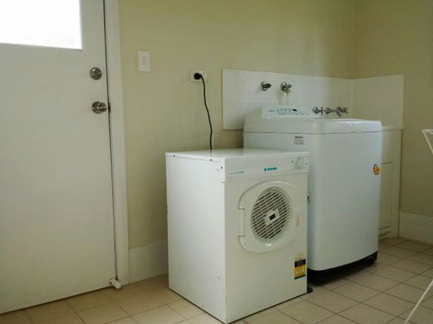 THE PALM FARM - PET FRIENDLY - WEEKLY ONLY - Accommodation Broadbeach 1