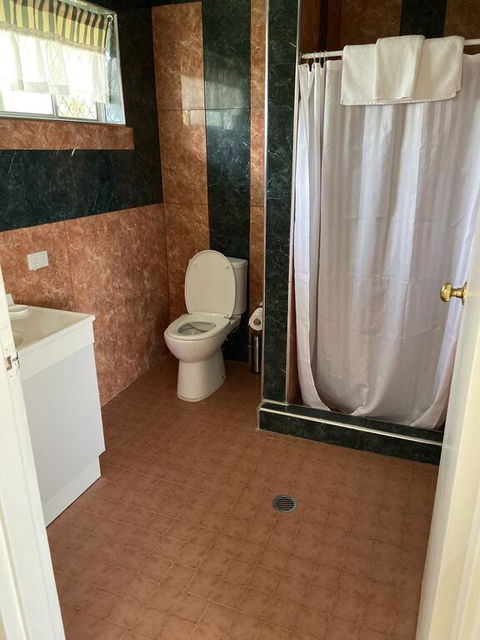 THE QUEENSLANDER MOTEL - Accommodation Broadbeach 1