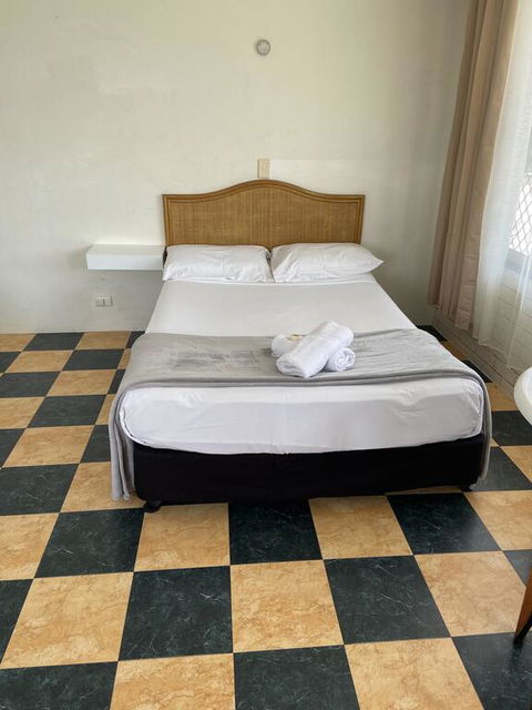 THE QUEENSLANDER MOTEL - Accommodation Broadbeach 2