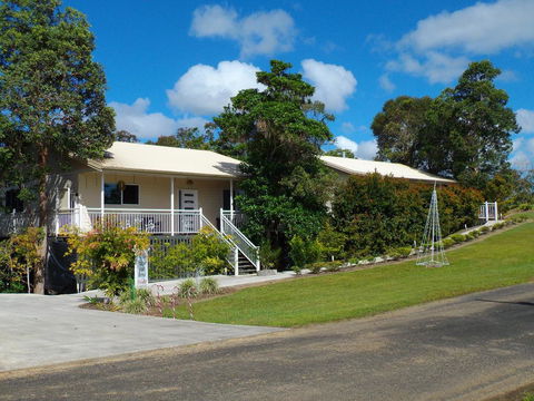 Tinaroo Sunset Retreat - Accommodation Broadbeach 0