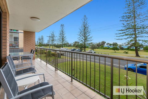 TRADEWINDS 1 - Accommodation Broadbeach 3