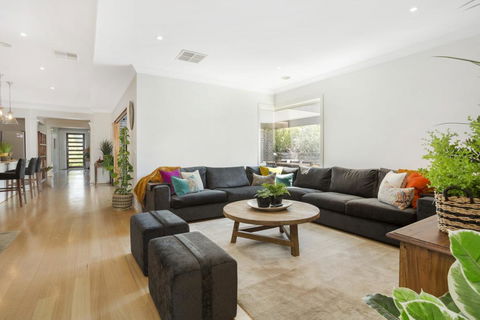 TRANQUIL HAVEN - MOUNT ELIZA - Accommodation Broadbeach 0