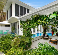 Tranquil Waters Luxury Retreat in Oceans Edge - Accommodation Broadbeach