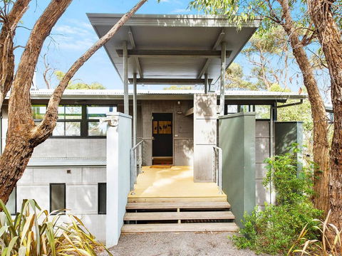 TREETOPS TERRACE 12 - A Luxury Skenes Creek Villa - Accommodation Broadbeach 1