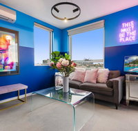 Trendy And Central One Bed Apartment With Views - Accommodation Broadbeach