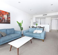Trendy Self Contained Inner City Apartment - Accommodation Broadbeach