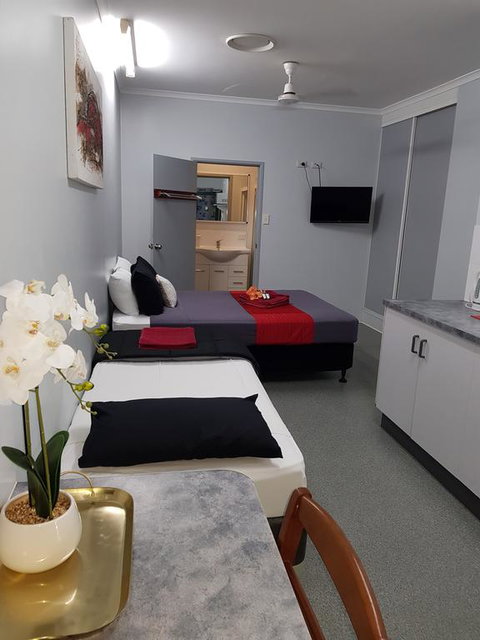 Tropical Lodge - Accommodation Broadbeach 3