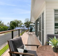 Tropical Beachside Oasis in Clifton Beach - Accommodation Broadbeach
