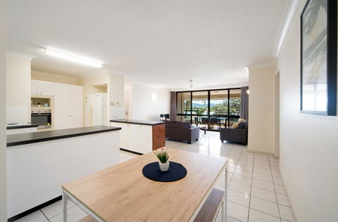 TROPICAL FAMILY ESCAPE FREE WIFI/NETFLIX - Accommodation Broadbeach 0