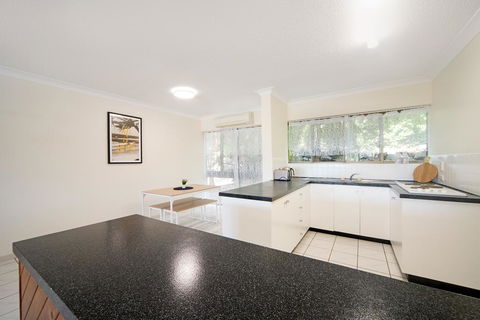 TROPICAL FAMILY ESCAPE FREE WIFI/NETFLIX - Accommodation Broadbeach 3
