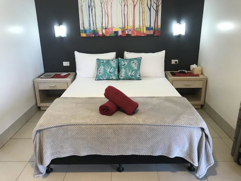 Tropical Lodge - Accommodation Broadbeach 2