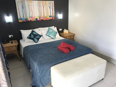 Tropical Lodge - Accommodation Broadbeach 0