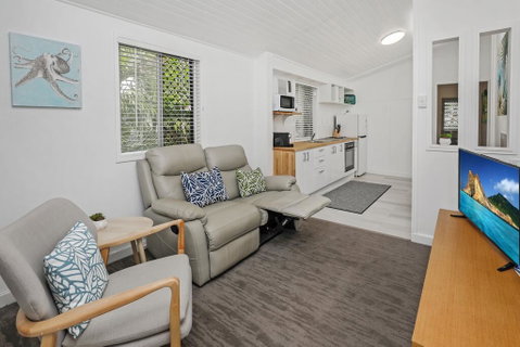 Tropical On McKenzie MK1 - Accommodation Broadbeach 0