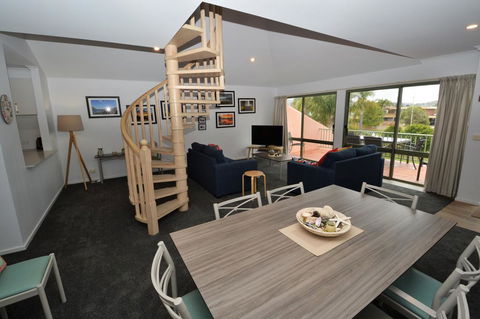 TUSCANY 10 - Accommodation Broadbeach 2