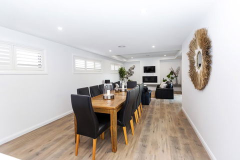 TWO TEN Sleeps 10! Luxury CBD Accommodation - Accommodation Broadbeach 1