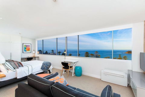 Ultrachic Executive Beach Apartment - Accommodation Broadbeach 0