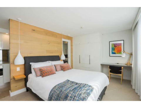 Ultrachic Executive Beach Apartment - Accommodation Broadbeach 3