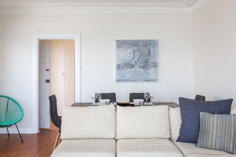 Unbelievable Clifftop Townhouse With Ocean Views - Accommodation Broadbeach 3